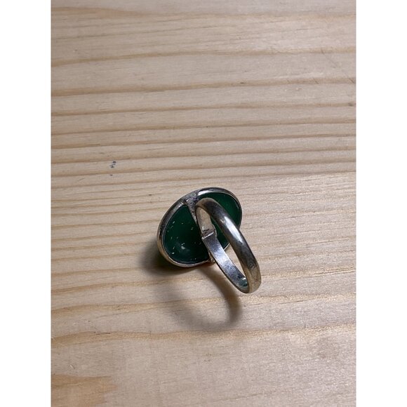 Green Stone Oval Ring Silver Tone Band - Picture 4 of 5